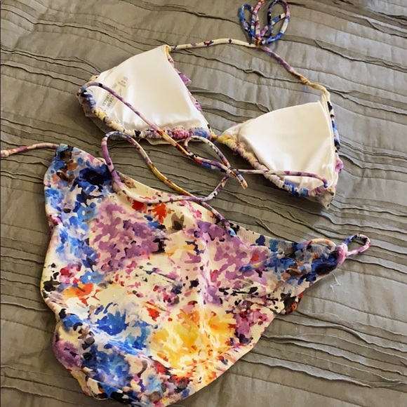 Victoria Secret Floral Bikini - Picture 4 of 4